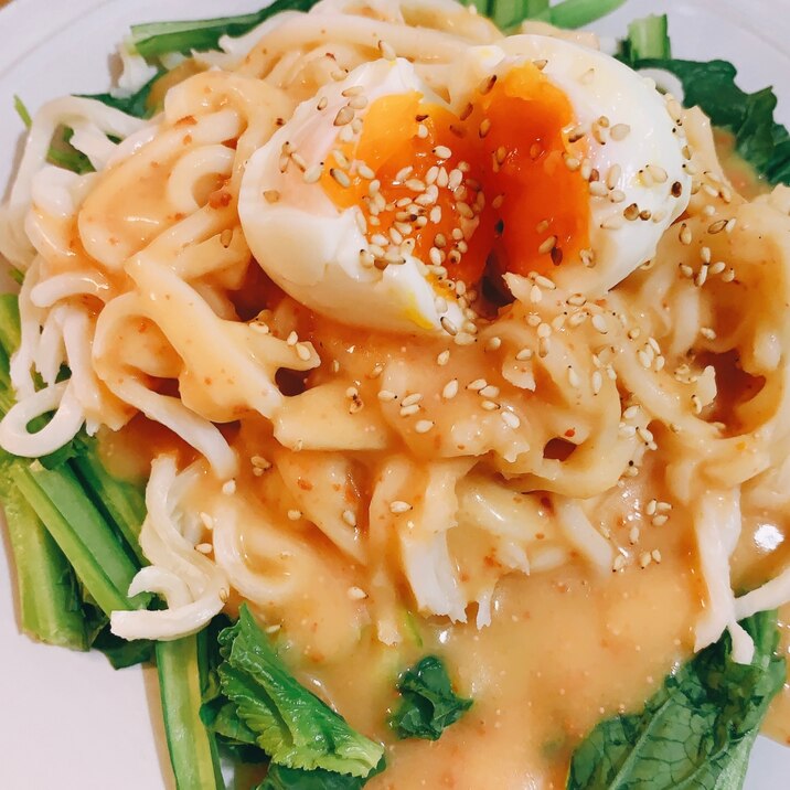 レトルトアレンジ☆小松菜と半熟卵明太子バターうどん